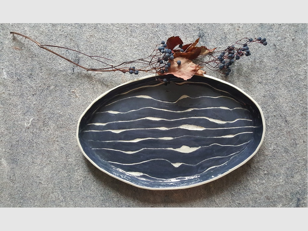 Oval plate  L 28,5cm x W16,5cm