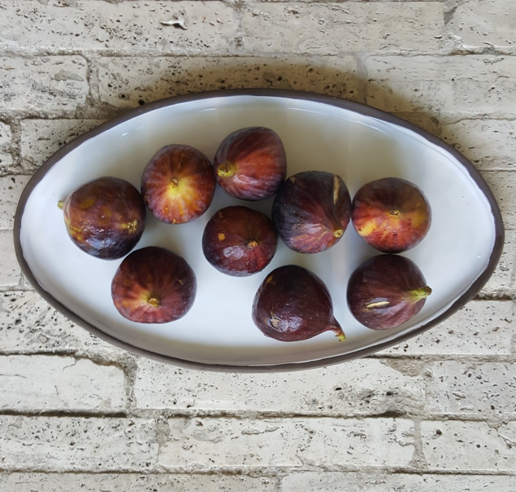 Oval plate  L 28,5cm x W16,5cm